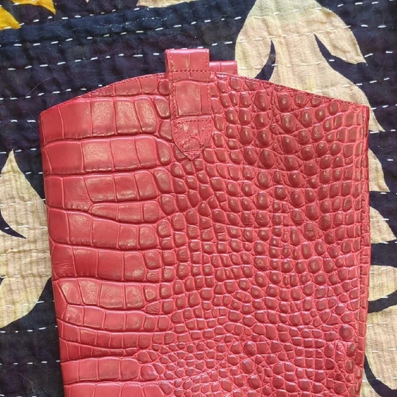 Elegant Red Croc-Embossed Knee-High Boots - Picture 3 of 10